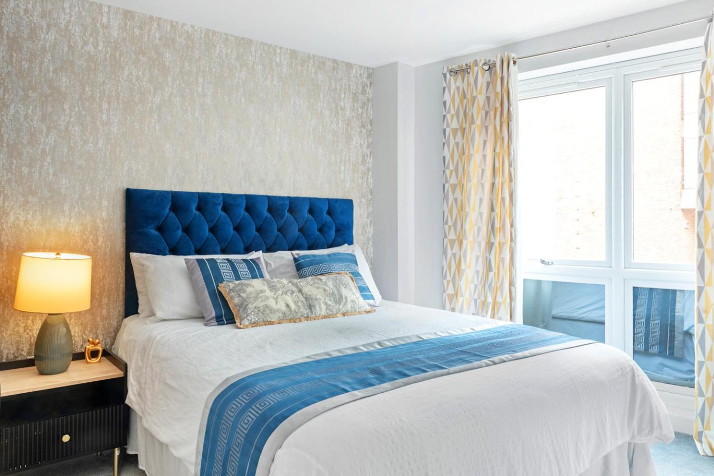 Apartment Luxurious Flat At Town