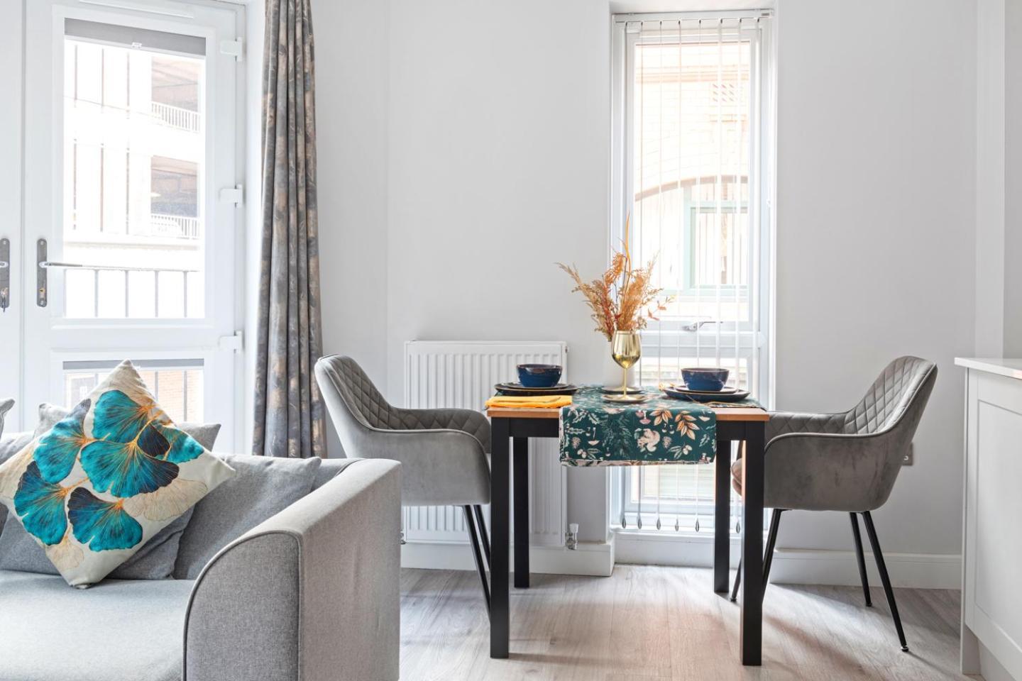 Apartment Luxurious Flat At Town *