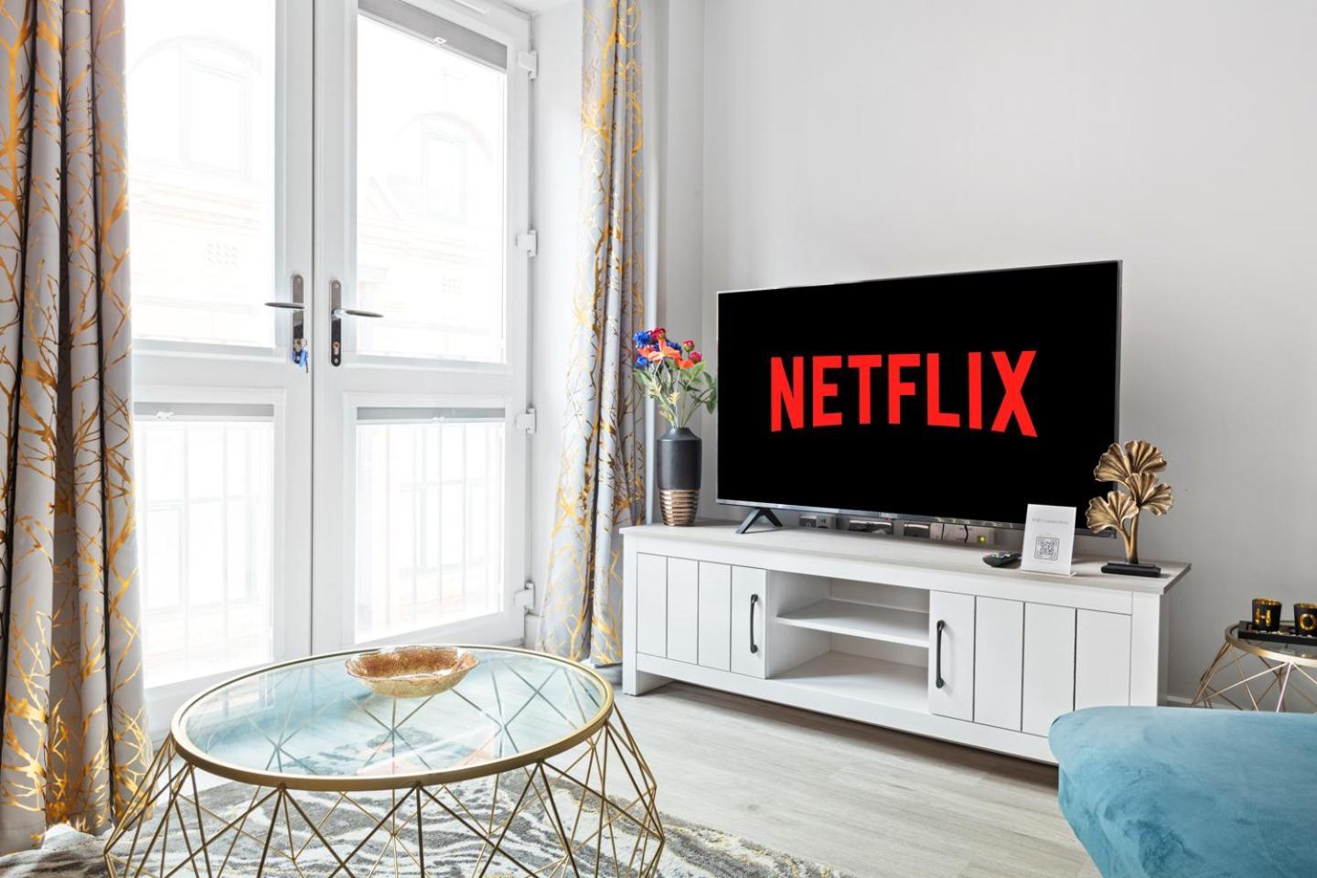 Luxurious Flat At Town Apartment
