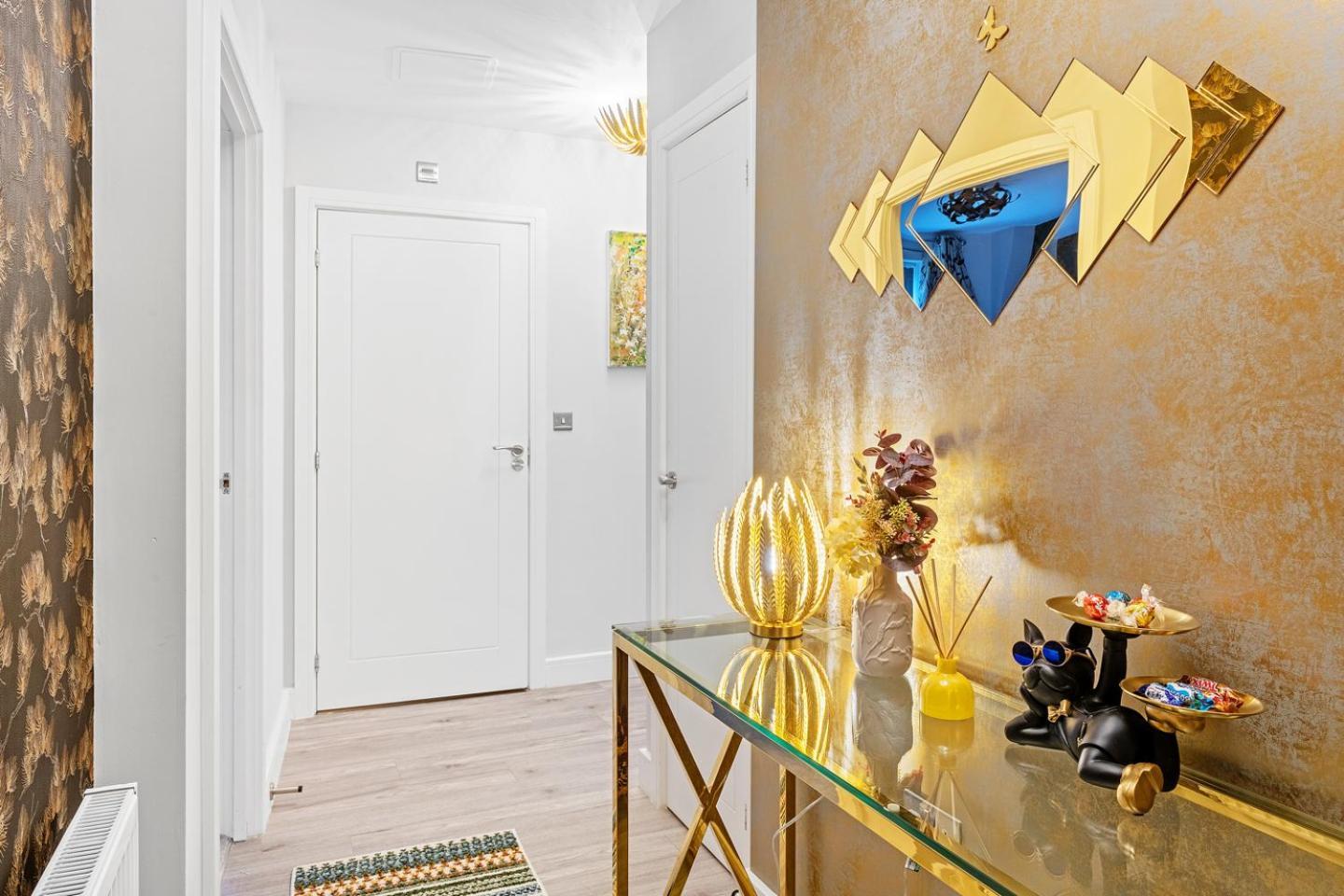 Apartment Luxurious Flat At Town *